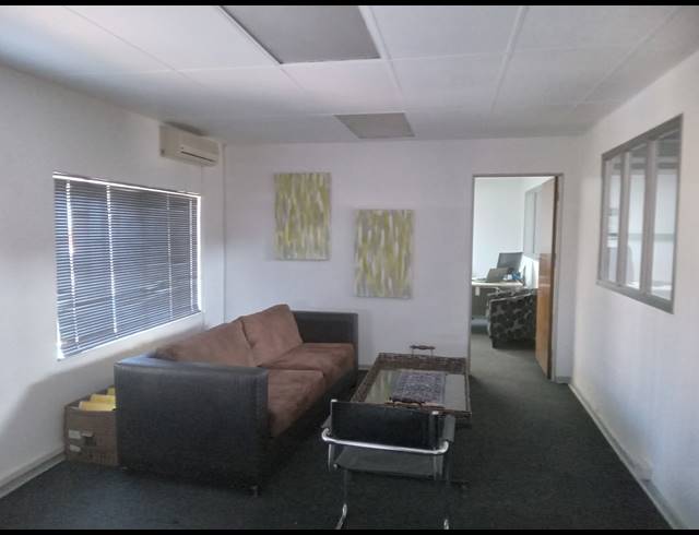 320M² OFFICE TO LET IN JET PARK